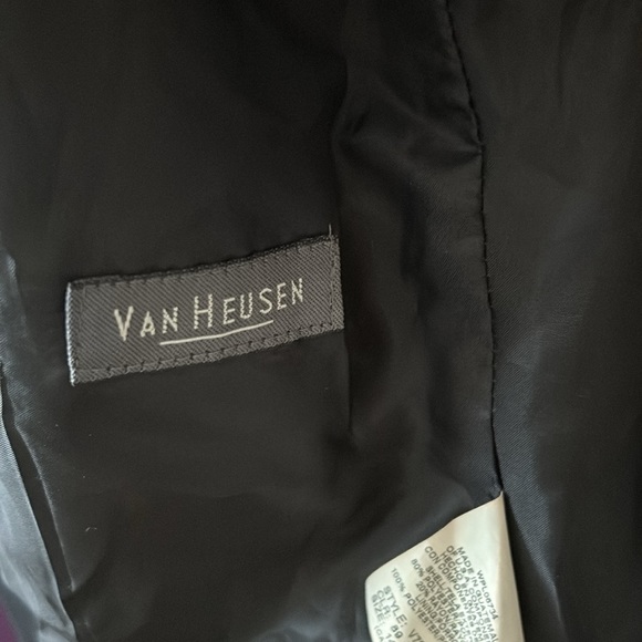 Van Heusen boys 🧥💰 - Picture 2 of 4